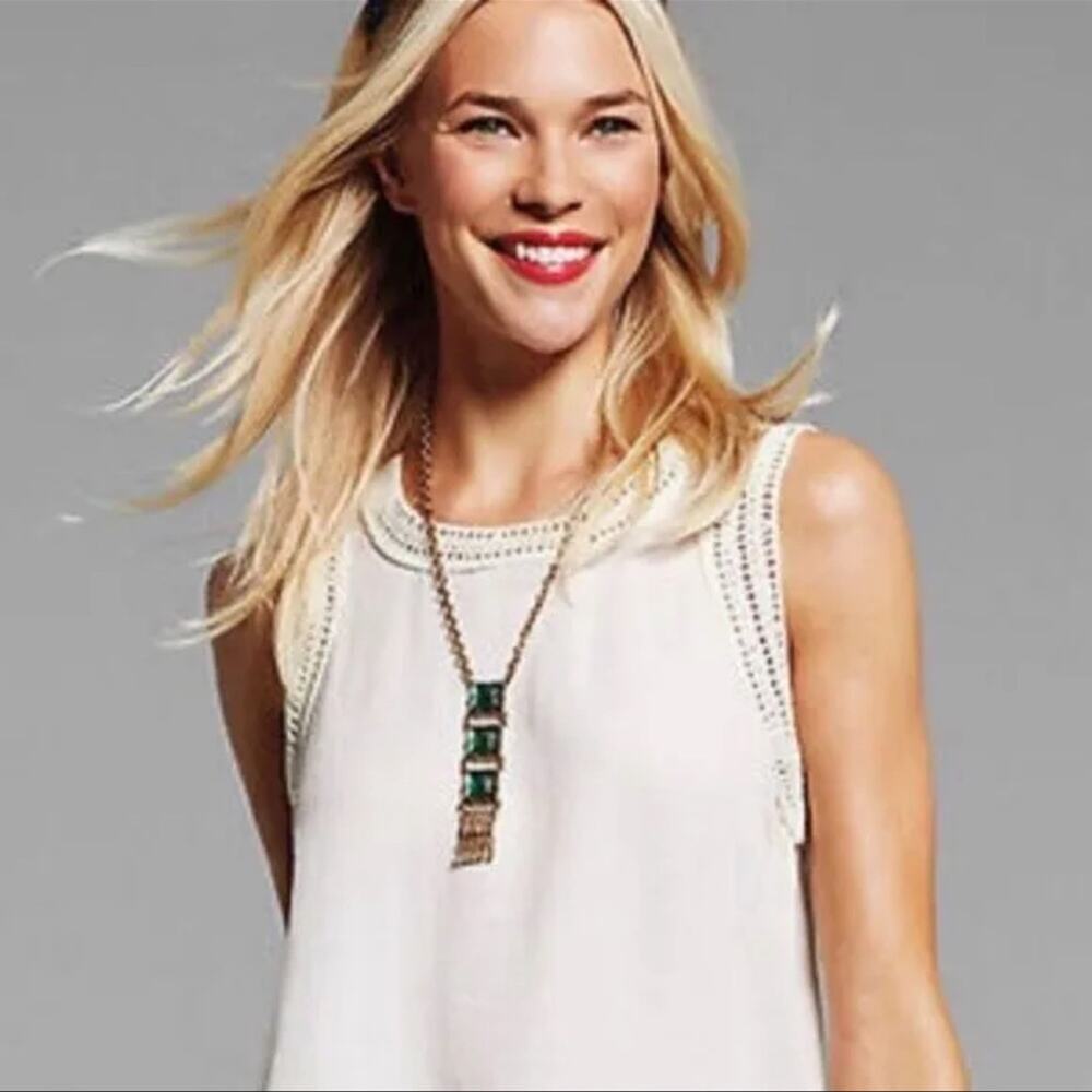 Cabi Marisa Crochet Trim Off White Sleeveless Blouse Style 5042 Size Small